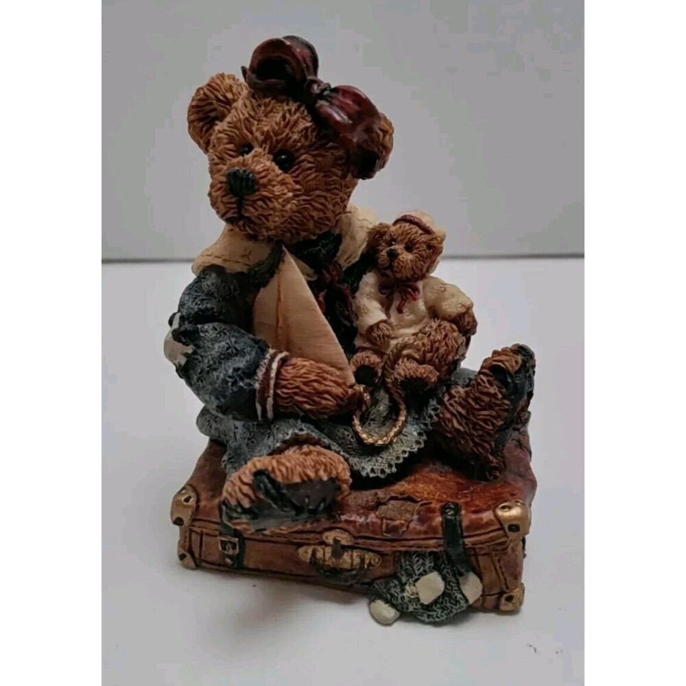 Boyds Bears figurine "Bailey Bear with Suitcase"  1993  Style# 2000 W/ Box